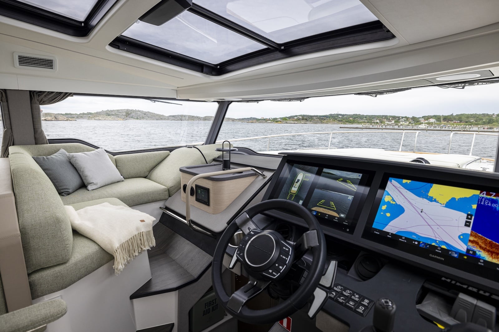 Nimbus 495 Flybridge interior forward view