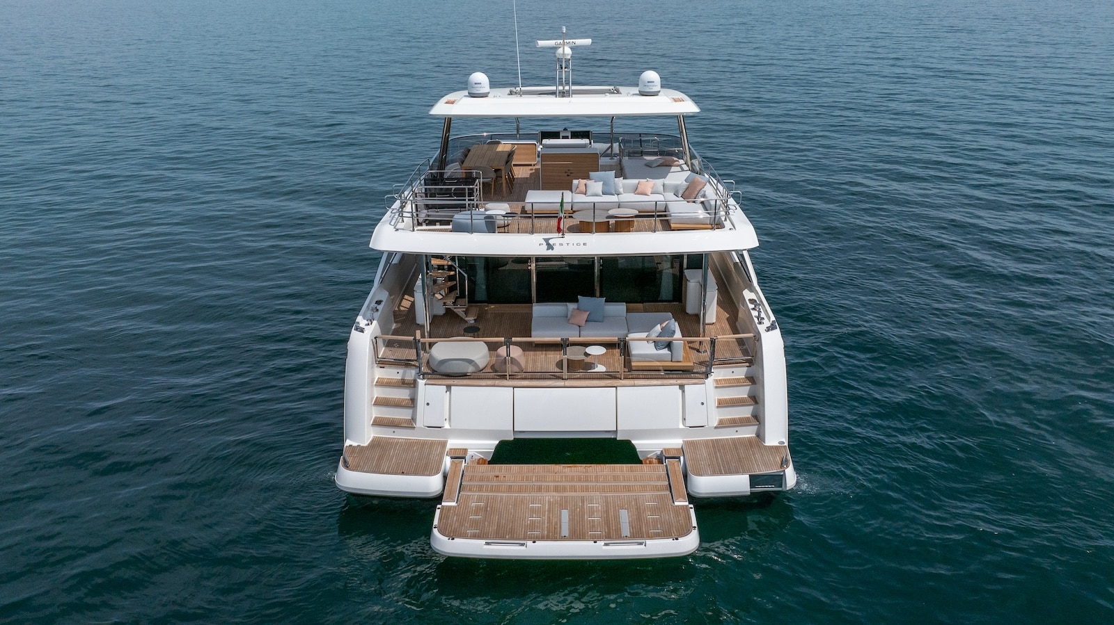 Prestige M8 stern view Prestige M8 stern view