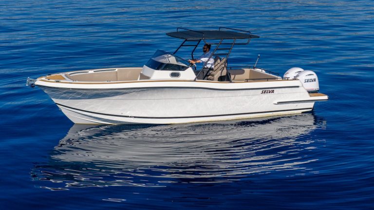 selva 920 center console photo