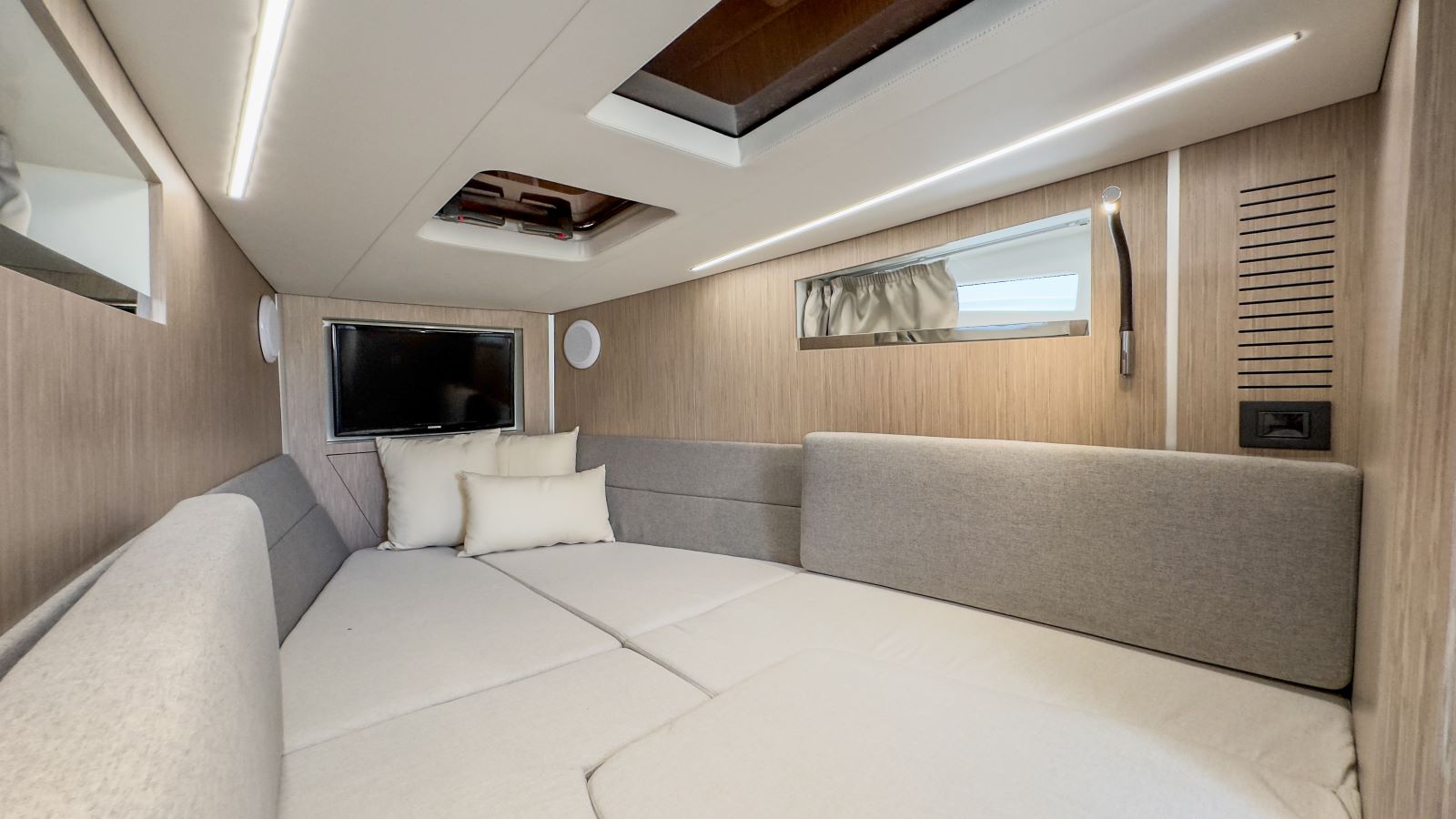solemar se33 cabin