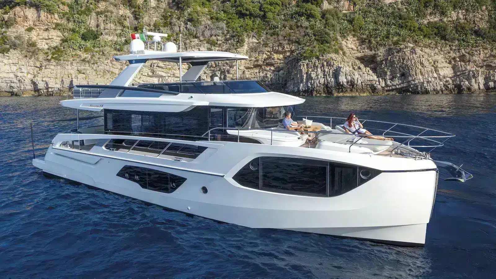 Absolute-Navetta-64-at-anchor Absolute-Navetta-64-at-anchor